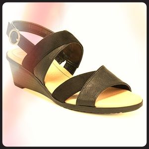 NWT Dr. Scholl's Grace Wedge Sandals. Size 10❣️